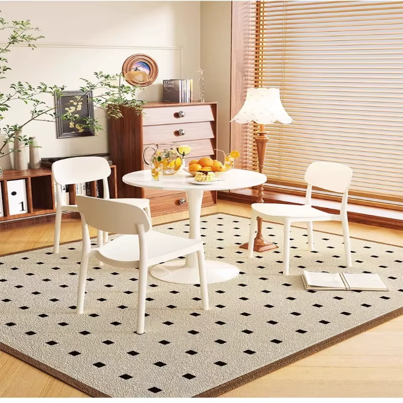 Table basse ronde blanche minimaliste pour le salon