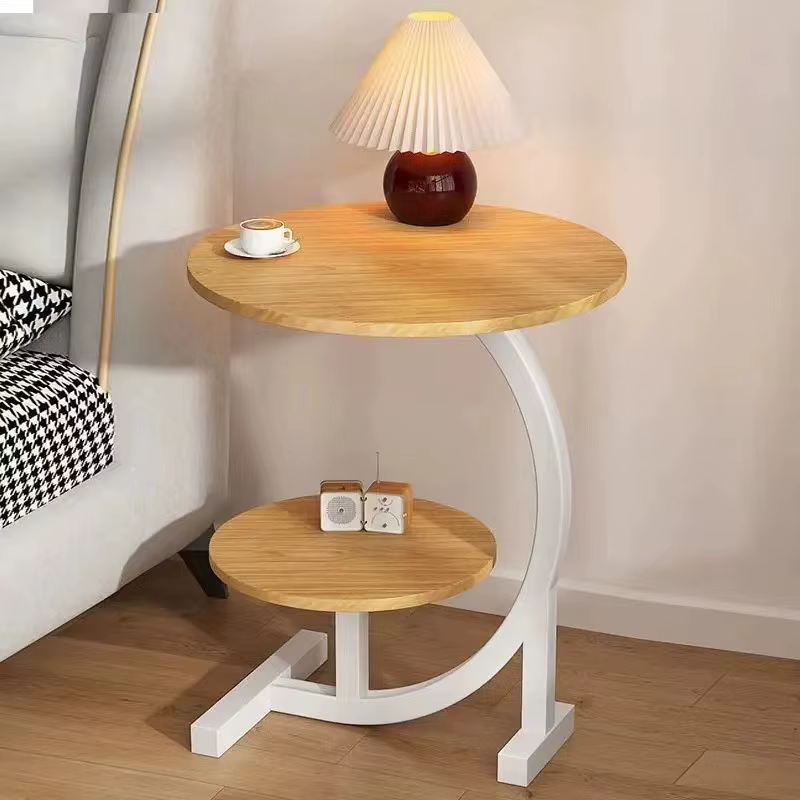 Petite table simple pour chambre à coucher