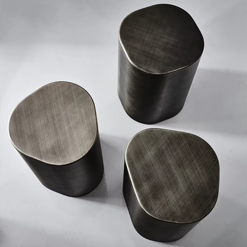 Table basse en acier graphite antique au design italien moderne
