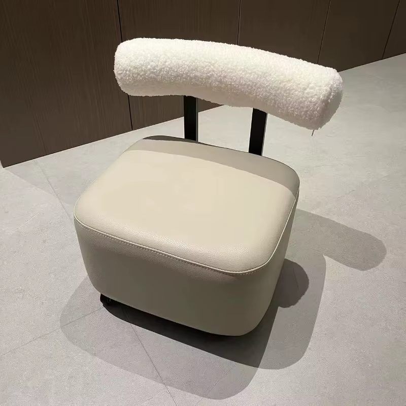 Chaise de salon minimaliste pour appartement