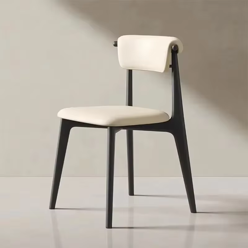 Chaises De salle à manger blanches délicates