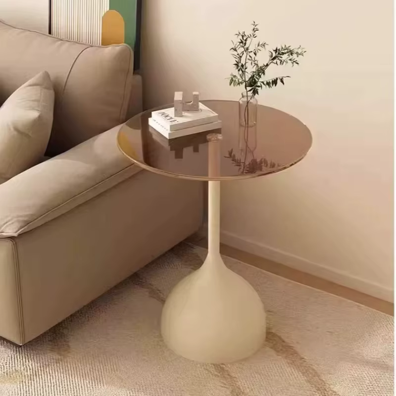 Petite table basse ronde en verre et métal