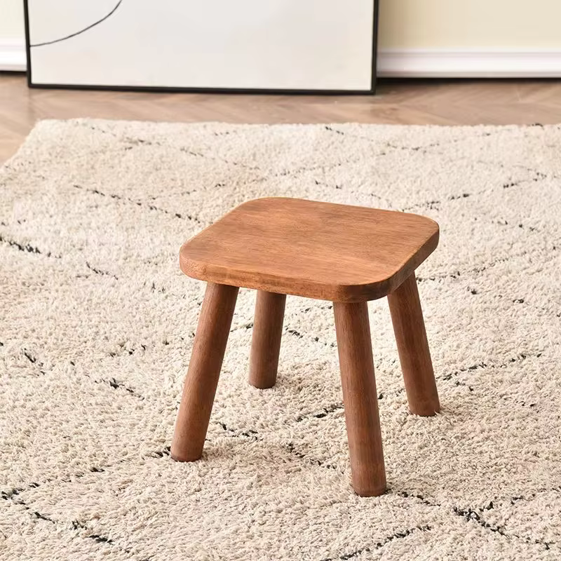 Tabouret empilable en bois massif