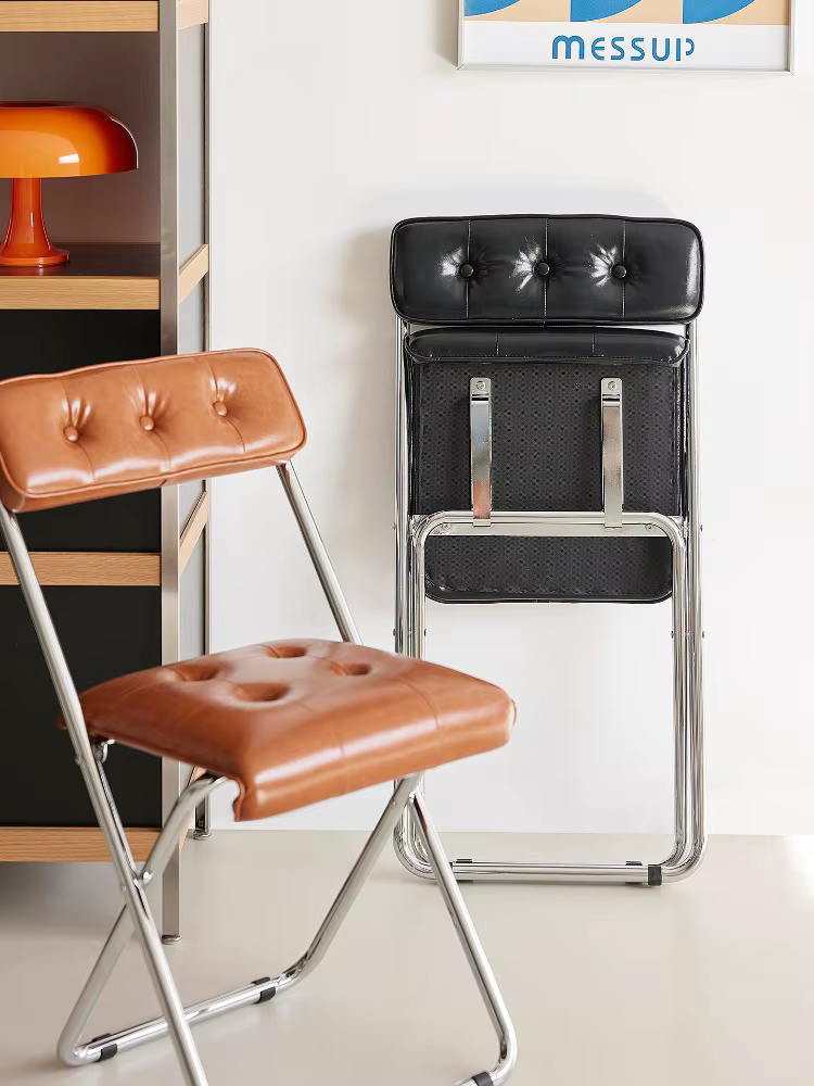 Chaise pliante nordique en cuir huilé et métal