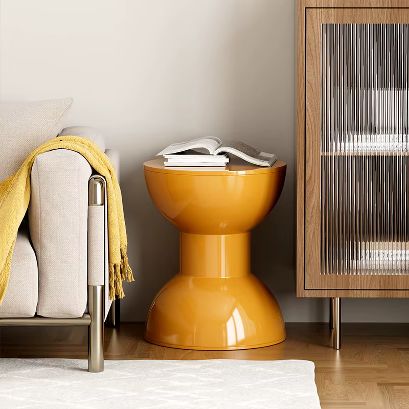 Table d'appoint colorée et moderne