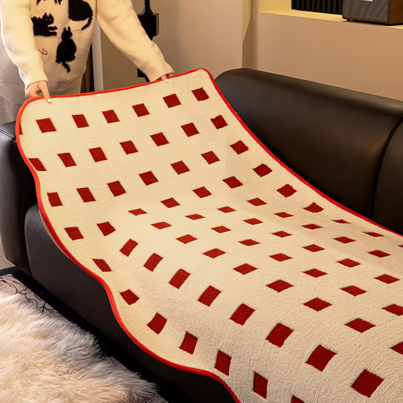 Coussin de canapé en peluche à carreaux irréguliers