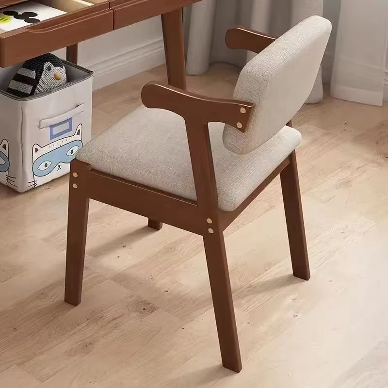 Chaise à dossier en bois massif